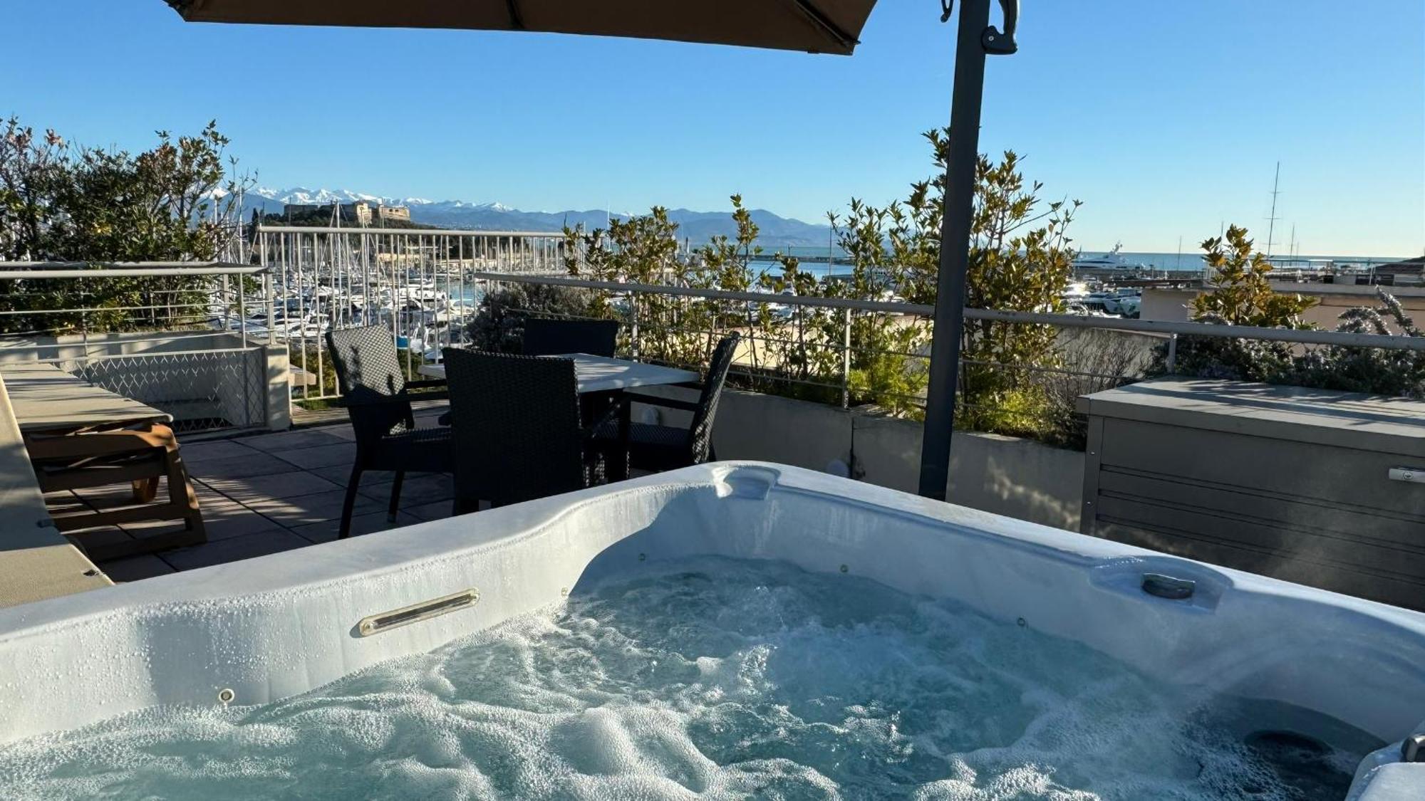 Penthouse Vue Mer Avec Rooftop,Jacuzzi,Et Parking Prive Antibes Eksteriør bilde
